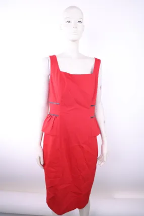 Access sleeveless red dress with ruffles