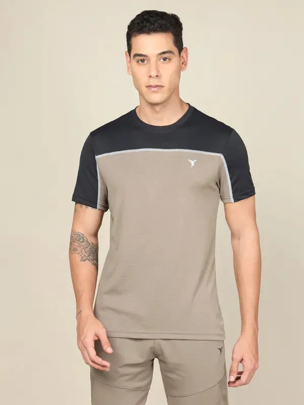 Men Colorblock Slim Fit Crew Neck T-shirt with TECHNO COOL 