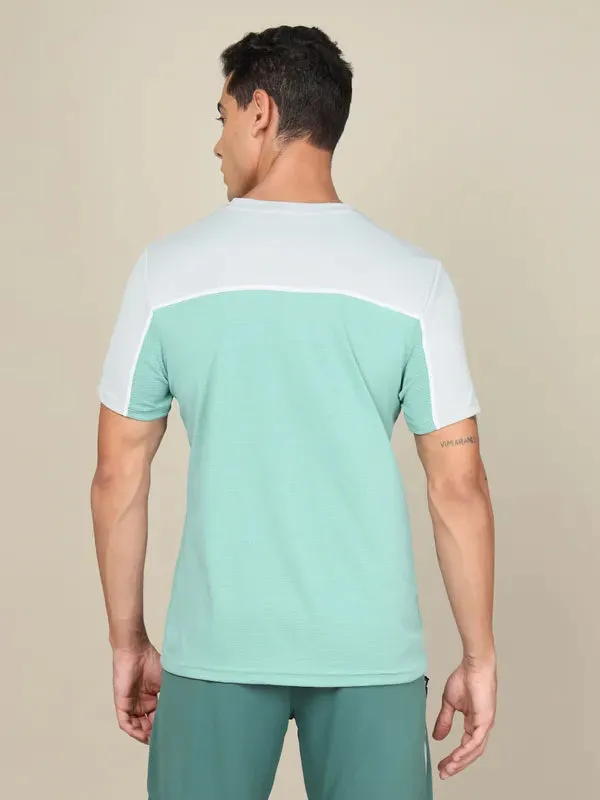 Men Colorblock Slim Fit Crew Neck T-shirt with TECHNO COOL 